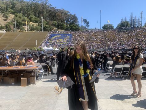 Ideas on graduation photo ideas at UC Berkeley’s campus Uc Berkeley Acceptance Letter, Uc Berkeley Aesthetic Wallpaper, Berkeley Aesthetic, Uc Berkeley Aesthetic, Uc Berkeley Graduation, Uc Berkeley Campus Aesthetic, Uc Berkeley, University Of Berkeley, Berkeley Campus