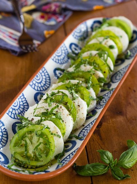 Tomato Caprese Salad, Green Zebra Tomato, Sunday Meals, Tomato Caprese, Caprese Salad Recipe, Vegetarian Salad, Meatless Mondays, Coarse Salt, Harvest Recipes