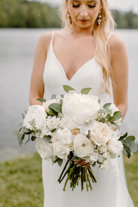 Simple & Bright Cream Wedding Flowers l Pennsylvania Wedding Florist l This beautiful wedding in Pennsylvania was filled with cream and blush bridal bouquets, sage greenery, cream wedding centerpieces, bright cream bridesmaid bouquets, and white creamy sweetheart decor. Book Allium Floral Design for your Pennsylvania wedding a alliumfloraldesign.com! Cream And Champagne Bridal Bouquet, Ivory And Champagne Bouquet, White Cream Bouquet, Champagne Bridal Flowers, White And Champagne Wedding Bouquets, Cream And White Wedding Flowers, Simple White Bridesmaid Bouquet, Cream Wedding Centerpieces, White Cascading Bridal Bouquet