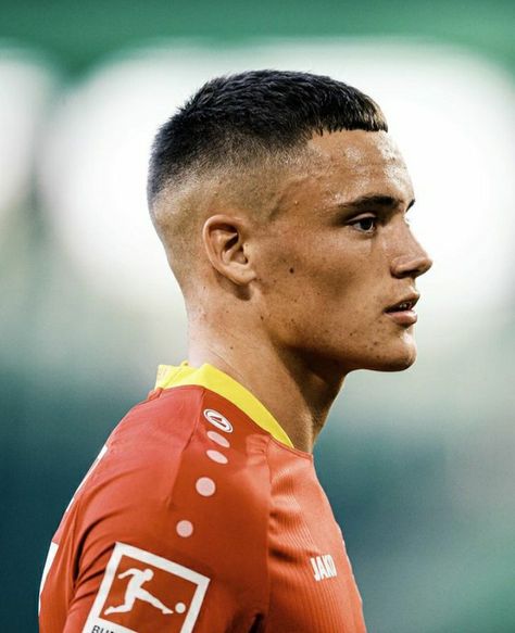 Florian Wirtz Haircut, Football Pfp, Soccer Clothing And Equipment, Boys Fade Haircut, Jamal Musiala, Men's Soccer Teams, European Soccer, Football Icon, Haircuts For Wavy Hair