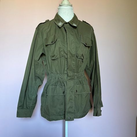 Army surplus jacket overshirt Classic khaki green canvas Medium Large 40" long sleeve utility Italian military vintage Unisex by SplendidStitchesVtg on Etsy Army Surplus Jacket, Apocalypse Clothing, Vintage Menswear, Army Surplus, Khaki Green, Halloween Shopping, Gender Neutral, Art Collection, Bathing Beauties