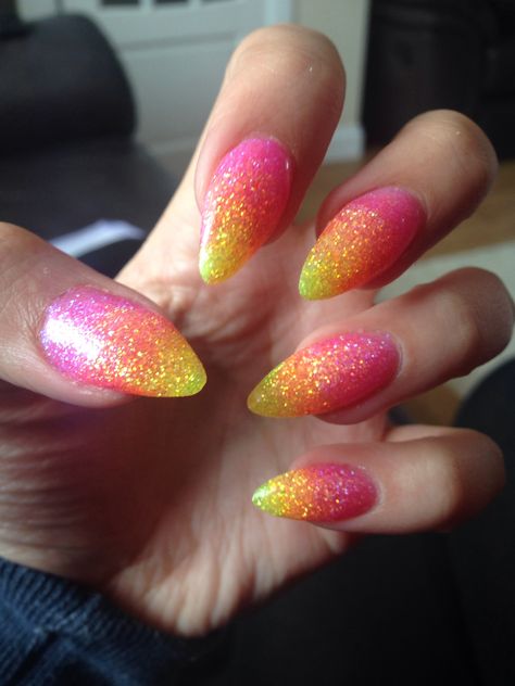 New summer nails! Pink, orange and yellow glitter stiletto nails! ❤️ Holiday Nails Glitter, Orange Acrylic Nails, Holiday Acrylic Nails, Holiday Nails Winter, Glitter Stilettos, Holiday Nails Christmas, Dip Nail, Nail Design Video, Nails Stiletto