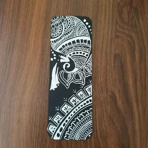 Mandala bookmark Mandala On Black Paper White Ink, Mandala On Black Paper, Art Zentangle, Black Magick, Zentangle Art, Black Paper, White Ink, Mandala Art, White