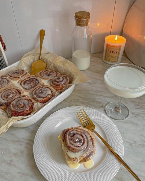 Deilig Mat, Cinnamon Buns, Pretty Food, Cinnamon Rolls, Aesthetic Food, Food Photo, Fall Recipes, Food Inspiration, Baking Recipes