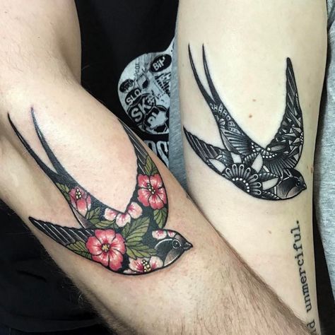 no information Love Bird Tattoo Couples, Geometric Tattoo Bird, Swallow Tattoo Design, Swallow Bird Tattoos, Vogel Tattoo, Bird Tattoo Wrist, Sparrow Tattoo, Swallow Tattoo, Couple Tattoo