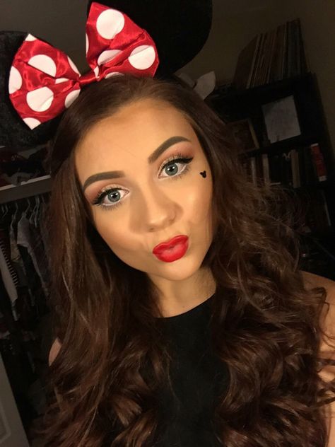 Disney makeup! Minnie Mouse inspired look. Mini Mouse Makeup Girl, Simple Minnie Mouse Makeup, Minnie Mouse Inspired Makeup, Minnie Maus Make Up, Minnie Mouse Makeup Halloween, Mini Mouse Makeup Ideas, Minnie Mouse Halloween Makeup, Minnie Mouse Makeup For Women, Mickey Makeup