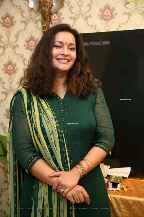 Renu Desai, Simple Kurti, Simple Kurti Designs, Movie Industry, Tamil Cinema, Tamil Movies, Telugu Movies, M K, Movie Reviews