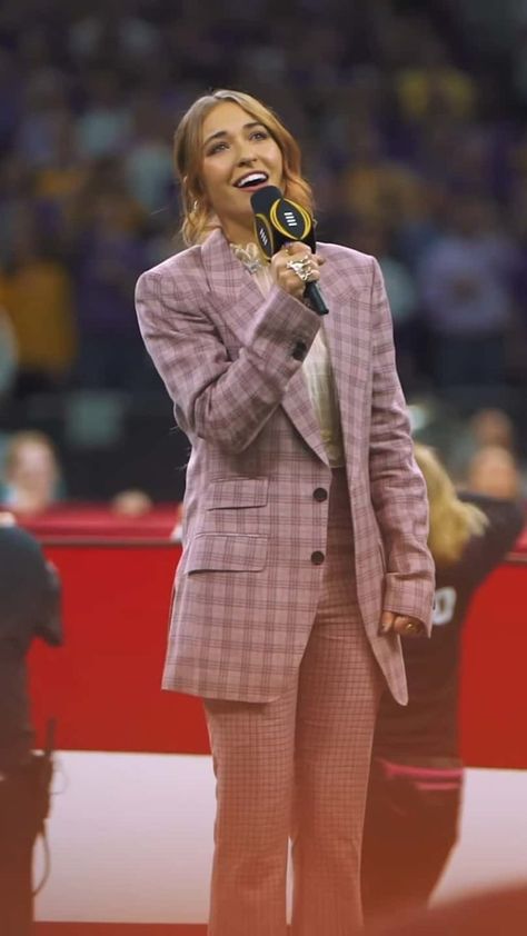 Lauren Daigle Sings Mind Blowing Rendition Of National Anthem At College Football Playoff National Championship | FaithPot Lauren Daigle Outfit Inspiration, Lauren Diagle, Calming Things, College Gameday Outfits, Contemporary Christian Music, College Games, Lauren Daigle, Celebrities Then And Now, College Game Days