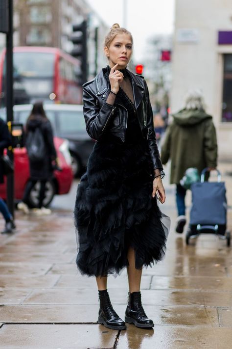 Tulle Outfit, Trendy Party Outfits, Winter Party Outfit, London Fashion Week Street Style, Woman In Black, London Street Style, Estilo Punk, Looks Street Style, Looks Black