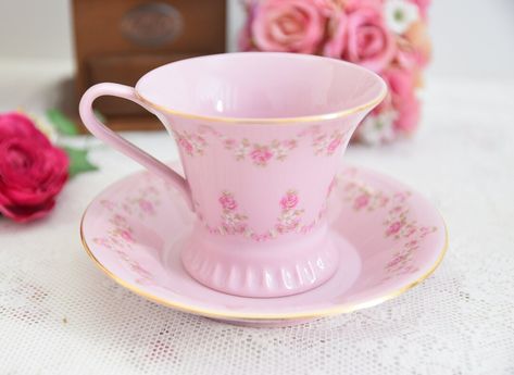 Pink Porcelain Antique Tea Cups and Saucers Gold Vintage Pink - Etsy Australia Pink Teacup, Pink Tea Cups, Antique Tea Sets, Pink Porcelain, Beautiful Shapes, Pretty Tea, Pretty Tea Cups, Tea Cups And Saucers, Miniature Tea Set