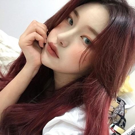 Red Hair Korean, Asian Red Hair, Hairstyle Japanese, Burgundy Makeup Look, Red Hair Makeup, Red Hair Trends, Cherry Red Hair, Korean Hair Color, Red Hair Inspo