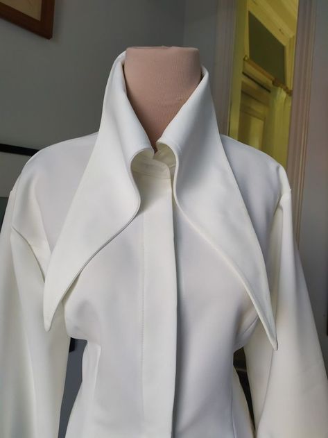 Big Collar Shirt, Uni Fashion, Detail Couture, Sewing Collars, Draping Fashion, Clothing Details, Fashion Sewing Pattern, Mode Inspo, Collar Designs