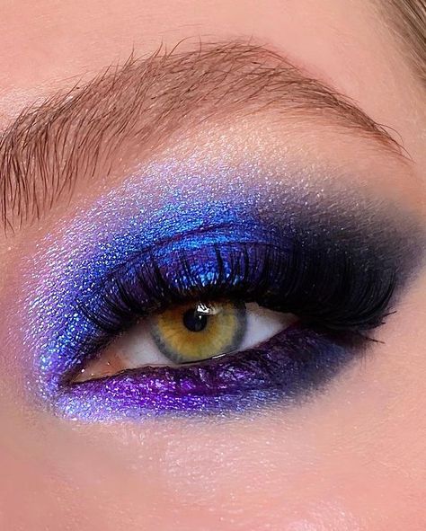 Purple And Blue Eyeshadow, Chrome Eyeshadow, Eyeshadow Colors, Drag Make-up, Make Up Inspiration, Eye Makeup Pictures, Purple Makeup, Eye Makeup Designs, Purple Eyeshadow