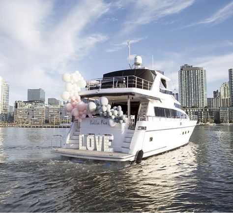 Small Boat Wedding Ideas, Boat Decorating Ideas Party, Bachelorette Party Yacht, Yacht Bachelorette, Boat Wedding Decorations, Yacht Party Theme, Party On A Yacht, Billionaire Yacht, Picnic Boat