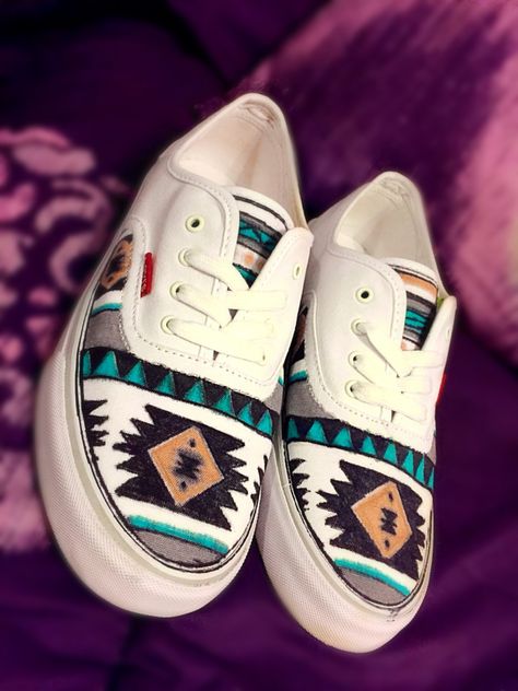 Tribal Aztec sharpie shoes. Vans Painted Shoes Ideas, Aztec Shoes, Sharpie Shoes, Shoes Painting, Painted Vans, Custom Painted Shoes, Painted Sneakers, Aztec Fashion, Fashion Designing