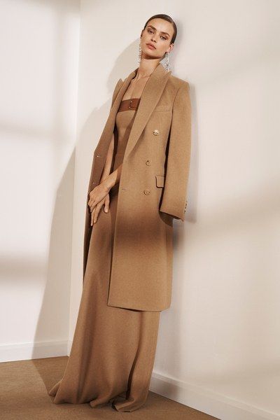 Ralph Lauren Pre-Fall 2019 Collection - Vogue Ralf Loren, Ralph Lauren Spring 2015, Ralph Lauren Womens Clothing, Edgy Dress, Fall Fashion Coats, Couture Style, Women Fashion Edgy, Ralph Lauren Style, Winter Nights