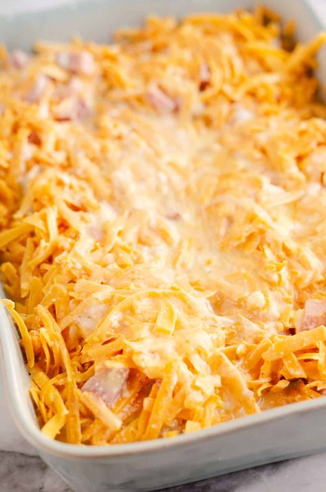 This easy Overnight English Muffin Breakfast Casserole is a healthy recipe perfect for brunch or meal prepping for the week. Whole grain English muffins are topped with leftover ham, Parmesan, cheddar, Greek yogurt and spices for the perfect bite of morning eggs. English Muffin Egg Bake, Breakfast Casserole With English Muffins, Recipes Using English Muffins, English Muffin Recipe Ideas, English Muffin Casserole, English Muffin Breakfast Casserole, Breakfast Casserole Dishes, Meal Prepping For The Week, English Muffin Breakfast