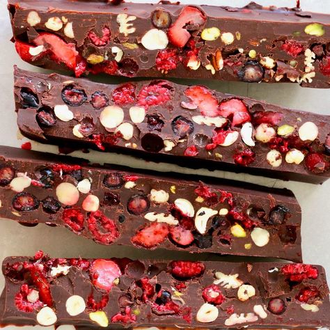 Best Rocky Road Recipe, Rocky Road Fudge, Rocky Road Recipe, Frozen Berries, Organic Blueberries, Chocolate Nuts, Nuts And Seeds, Healthy Low Carb Recipes, Xmas Food