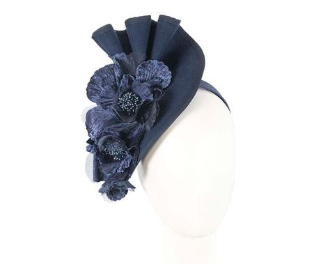 Made from pure wool felt with velvet flowers, this navy fascinator is handmade in Melbourne leveraging our 50+ years of expertise.   Made in Australia  Pure wool felt  Renown Fillies Collection brand Diy Derby Fascinator, Navy Fascinator, Church Suits And Hats, Modern Hat, Derby Fascinator, Couture Embroidery, Velvet Flowers, Elegant Hats, Love Hat