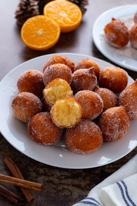 Super Fluffy Donut Holes (Quarkbällchen) - Days of Jay Doughnut Balls, Donut Balls, Craving Food, Doughnut Recipes, Fried Donuts, Donut Holes, Homemade Donuts, Doughnut Recipe, Fried Dough