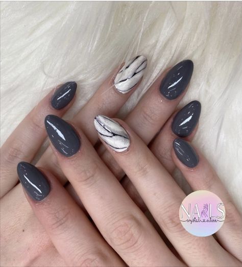 #nails #nailtrend #naildesigns #coffinnails #almondnails #nailart #naildesign Nail Art Abu Abu Simple, Nailart Simple, Gel French Manicure, Sky Nails, Marble Nail, Stripped Nails, Marble Nail Art, Almond Shape Nails, Nail Buffer