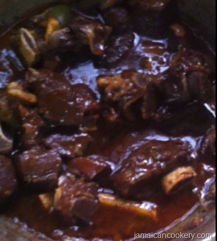 Jamaican Beef Stew Recipe, Beef Neck Bones Recipe, Brown Stew Beef, Jamaican Beef Stew, Turkey Neck Recipe, Jamaican Brown Stew, Beef And Potato Stew, African Recipes Nigerian Food, Stew Beef