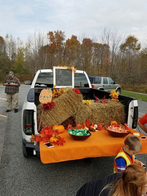 Farm Trunk Or Treat Ideas For Trucks, Farmer Trunk Or Treat, Trunk Or Treat Truck Bed Ideas, Truck Or Treat Ideas For Truck Beds, Fall Trunk Or Treat Ideas, Easy Trunk Or Treat Ideas For Trucks, Pick Up Truck Trunk Or Treat Ideas, Truck Bed Trunk Or Treat Ideas, Trunk Or Treat Ideas For Trucks Bed Easy