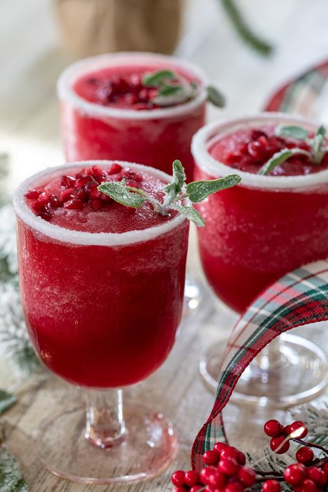 Pomegranate Christmas, Christmas Margarita, Xmas Cocktails, Pomegranate Margarita, Christmas Drinks Recipes, 2024 Recipes, Frozen Christmas, Orange Christmas, Hello Friday