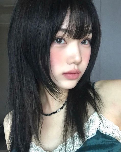 Long Hairstyle Women Round Face, Bangs For Round Face Asian, Japanese Haircut Round Faces, Selfies For Round Faces, Straight Hush Cut, Haircut Inspo For Round Face, Hair Inspo Round Face, Hair Inspo For Round Face, Bangs Ideas For Round Faces