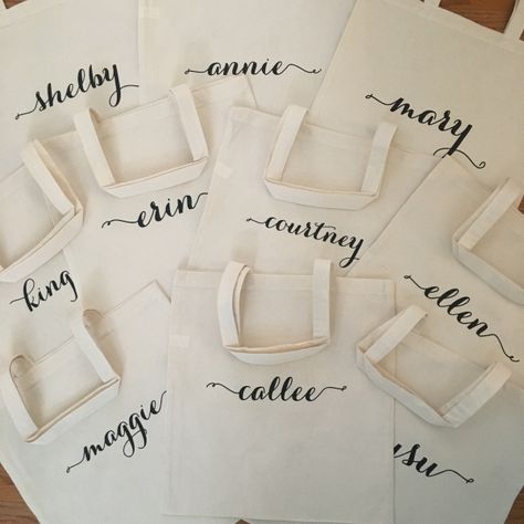 DIY personalized totes for a bachelorette weekend using your Cricut! Cricut Wedding, Diy Wedding Gifts, Wedding Silhouette, Bridemaids Gifts, Spring Weddings, Diy Tote Bag, Bachelorette Weekend, Wedding Crafts, Cricut Tutorials