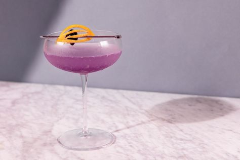 This classic Aviation cocktail recipe includes gin, crème de violette, maraschino liqueur and a dash of lemon juice. 2024 Cocktails, Aviator Cocktail Recipe, Penicillin Cocktail, Cocktails Made With Gin, Best Gin Cocktails, Aviation Cocktail, Gin Lemon, Mulling Spices, Dry Martini