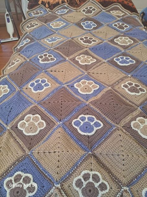 Paw Print Granny Square Crochet, Square Crochet Pattern, Square Crochet, Granny Square Crochet Pattern, Crochet Ideas, Granny Square, Paw Print, Crochet Pattern, The Way