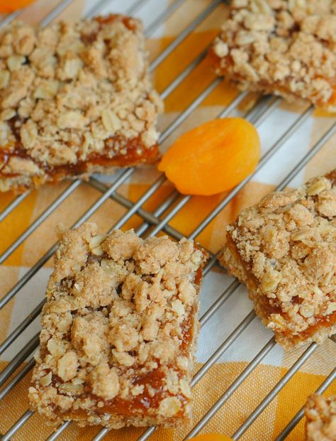 Apricot Bars Recipe, Bars With Oatmeal, Oatmeal Crumble Topping, Gingerbread Cookie Bars, Apricot Bars, Oat Bar Recipes, Oatmeal Crumble, Oatmeal Bars Recipes, Cherry Bars