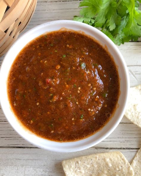 Smoked Salsa Recipe, Chipotle Salsa Recipe, Smoked Salsa, Chipotle Salsa, Hot Sauce Recipes, Tomatillo Salsa, Traeger Recipes, Fire Roasted Tomatoes, Fresh Salsa