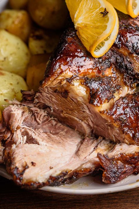 Greek Pork Roast Recipes, Oven Baked Pork Shoulder, Shoulder Pork Recipes, Greek Pork Recipes, Crispy Pork Shoulder, Christmas Pork Roast, Roast Pork Shoulder, Roasted Pork Shoulder, Pork Shoulder Recipes