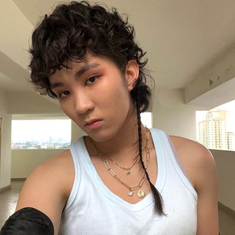 #mullet #curlymullet #padawanbraid #androgynous #masc #tomboy #hairstyles Padawan Hairstyle, Pigtail Braids Short Hair, Mullet With Braids, Braided Mullet, Mullet Braids, Padawan Braid, Hairstyles Mullet, Loose Perm, Queer Hair