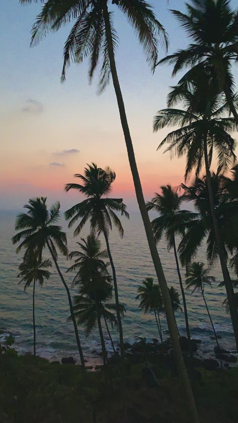 Goa Aesthetic, Aesthetics Beach, Evening Aesthetic, Beach Aesthetics, Goa Travel, Summer Aesthetics, Beach Instagram Pictures, Beach Ootd, Beautiful Ocean Pictures