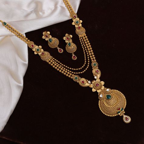 Jadtar Necklace Set, शादी की तस्वीरें, Antique Necklace Set, Antique Necklaces Design, Gold Jewelry Outfits, New Gold Jewellery Designs, Antique Gold Jewelry Indian, Gold Mangalsutra Designs, Gold Necklace Indian Bridal Jewelry