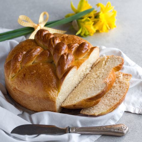 Paska Slovak Easter Bread Paskah Easter Bread, Bread Calories, Easter Bread Recipe, Slovak Recipes, Lamb Cake, Dessert From Scratch, Eastern European Recipes, Easter Dishes, Yeast Dough