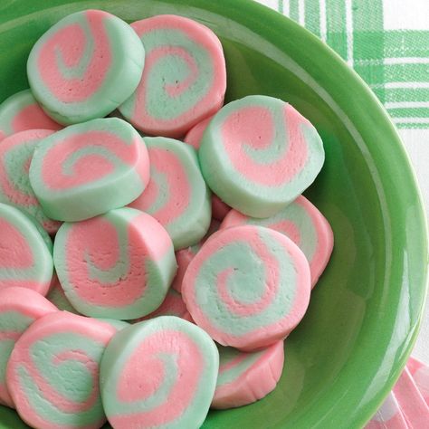 Pinwheel Mints Mints Recipe, Mint Recipes, Christmas Candy Recipes, Potluck Recipes, Homemade Candies, Easter Candy, Chewy Cookie, Best Dessert Recipes, Easter Treats