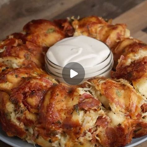 Tasty on Instagram: "This chicken alfredo garlic knot ring is calling your name 😱" Garlic Knots Chicken Alfredo Ring, Garlic Knot Chicken Alfredo Ring, Garlic Knot, Garlic Knots, Chicken Alfredo, Garlic Chicken, Knot Ring, Alfredo, Your Name