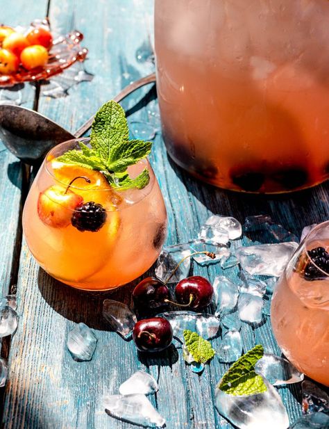 Tequila Sangria, Tequila Recipe, Pool Drinks, Red Sangria, Sangria Recipes, Alcohol Drink Recipes, Wine And Dine, Adult Drinks, Makeup Artists