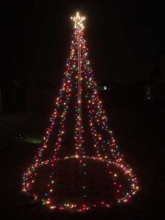 10 Ft Outdoor Christmas Light Tree Decoration: 6 Steps (with Pictures) Christmas Tree Out Of Lights, Christmas Light Tree, Crismas Tree, Outdoor Christmas Diy, Christmas Lights Outside, Light Tree, Outside Christmas Decorations, Diy Christmas Lights, Christmas Light Installation