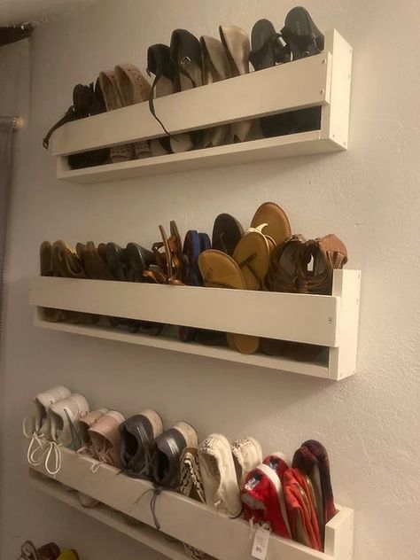 Wall Hanging Shoe Rack, Wall Shoe Storage, Diy Shoe Rack Ideas, Shoes Racks, Shoe Rack For Small Spaces, Space Shoes, Shoes Organization, Wall Shoe Rack, Shoe Rack Ideas