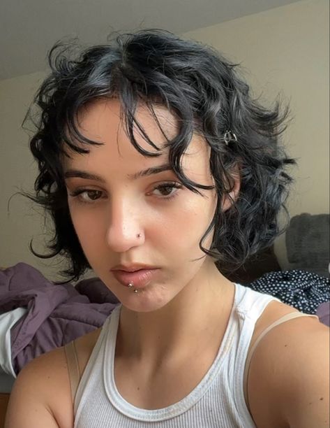 Womens Curly Short Haircut, Short Wavy Hair Square Face, Short Haircuts For Round Faces Curly, Winona Short Hair, Short Curly Haircuts For Long Faces, Bold Curly Haircuts, Short Shag For Curly Hair, 2b Bob Haircut, Lesbian Curly Haircut