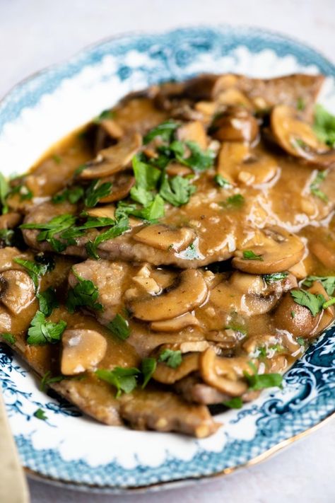 Marsala Sauce Recipe, Veal Marsala, Marsala Sauce, Italian Meals, Plats Weight Watchers, Mushroom Pork Chops, Chicken Mushroom Recipes, Veal Recipes, Marsala Chicken Recipes