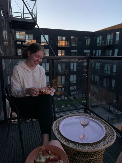 aesthetic friend dinner idea sister time pizza and rose Balcony Dinner, Minnesota Summer, Drinks Aesthetic, Aesthetic Dinner, Sunset Dinner, Summer Time, Minnesota, Balcony, Home Appliances