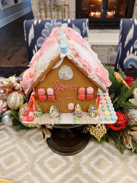 Lover House Gingerbread House, Taylor Swift Themed Gingerbread House, Gingerbread House Taylor Swift, Eras Tour Gingerbread House, Taylor Swift Gingerbread House Ideas, Gingerbread House Village Ideas, Gingerbread House Pastel, Taylor Swift Gingerbread House, Barbie Gingerbread House