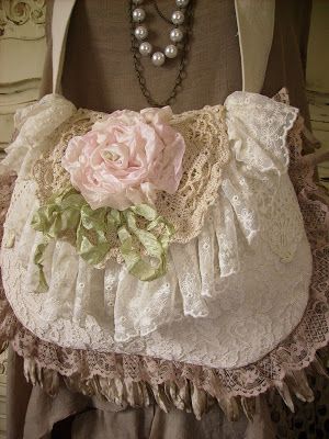 Daphne Nicole - Lynda Cade Art Purse, Shabby Chic Bags, Lace Purse, Chic Purses, Lace Bag, Stil Boho, Shabby Chic Crafts, Linens And Lace, Boho Bags