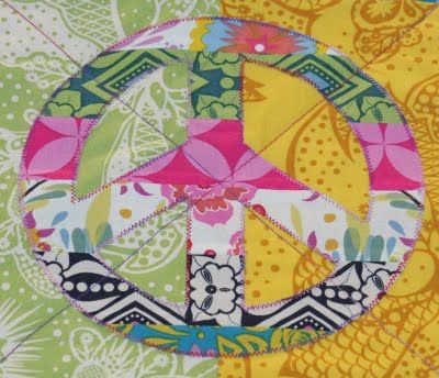 I want to use this pieced peace sign applique idea and add it to Alana's store bought quilt/comforter. It'll personalize it just perfectly. Peace Sign Pillow, Play Mat Quilt, Peace Sign Applique, Quilt Tattoo, Peace Sign Art Hippie, Hippy Bedroom, Appliqué Ideas, Quilt Stories, Hippie Bedroom